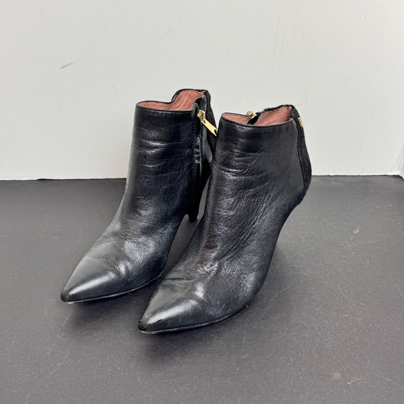 Ladies Louise et Cie Wafley Black Leather Booties Size 6.5 - Picture 2 of 13
